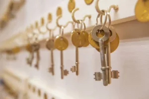Agent gives wrong keys after settlement; buyer 7 yrs in wrong home
